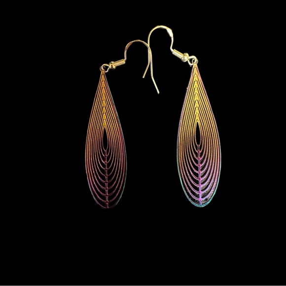 Filigree Wire Hook Earrings in Gold Tone - Picture 3 of 5